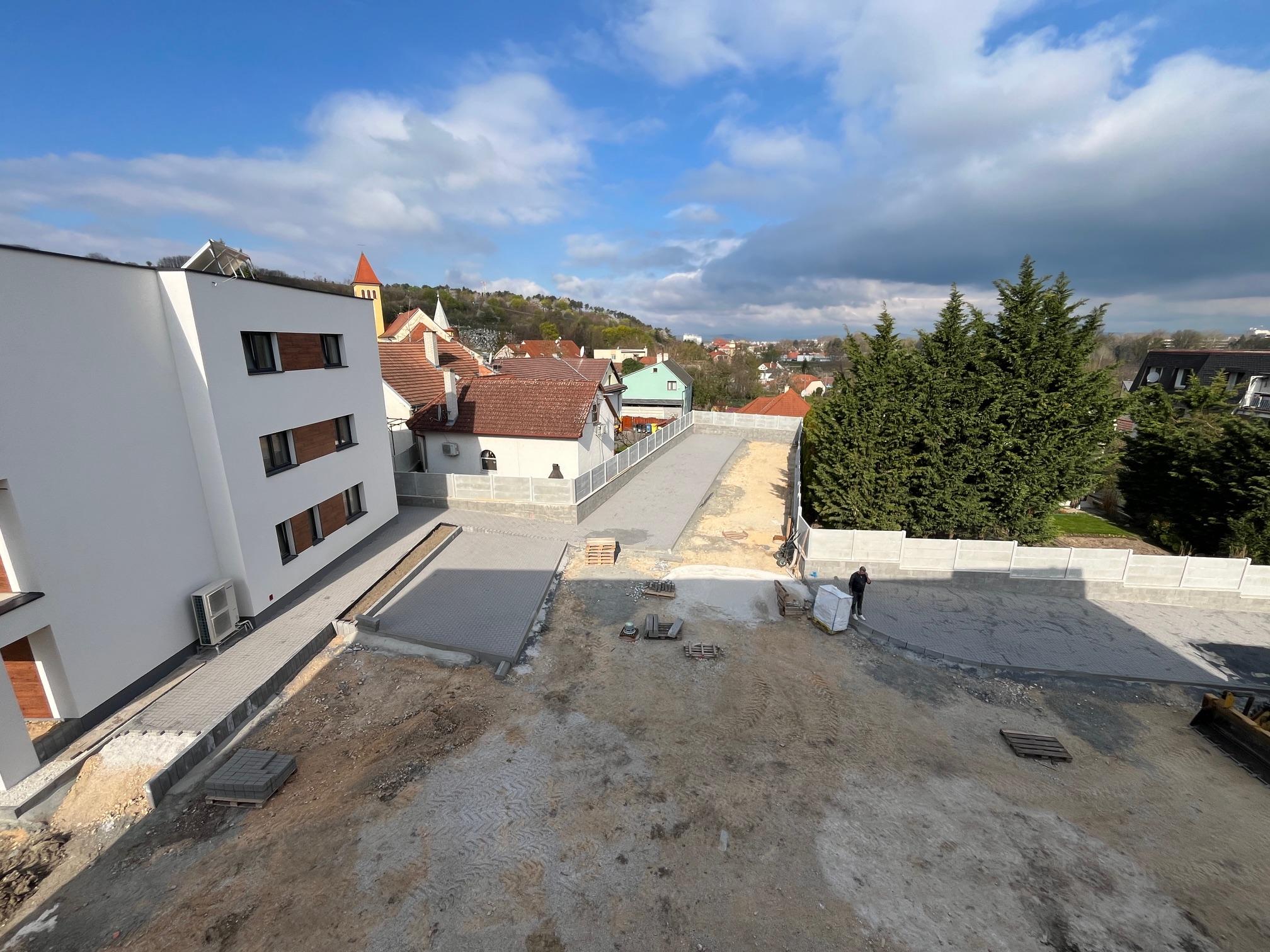 Vnútroblok parkovisko 8