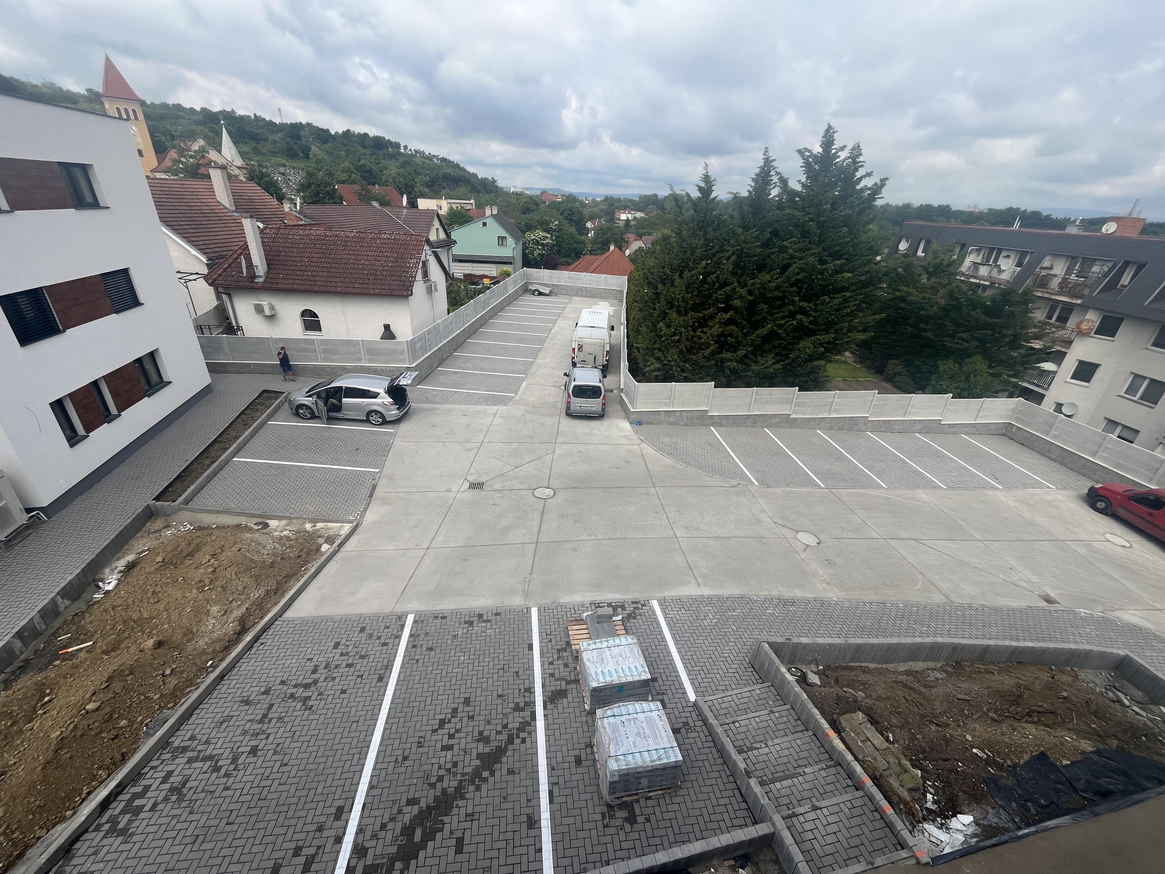 Vnútroblok parkovisko 10